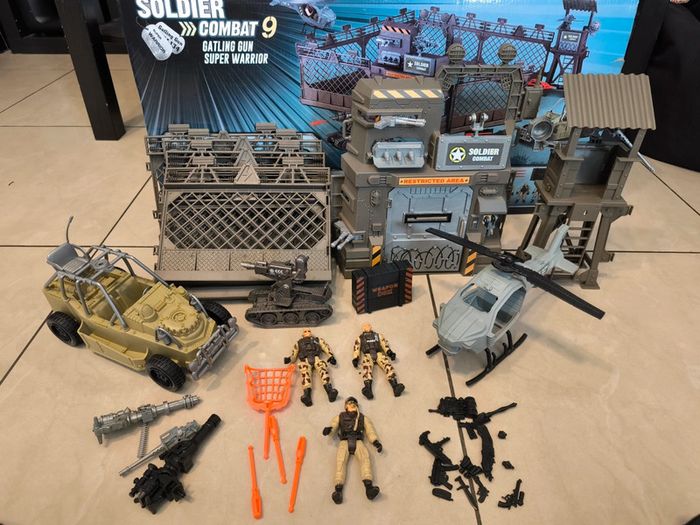 Jouets lot soldats et véhicules de combat