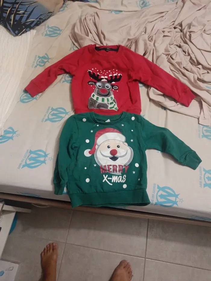 Lot de 2 pull de noel yeux ou nez en relief taille 3 4 ans