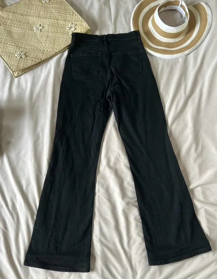 Jean noir flare taille haute Uniqlo – W24 (61 cm) taille 34 - photo numéro 2