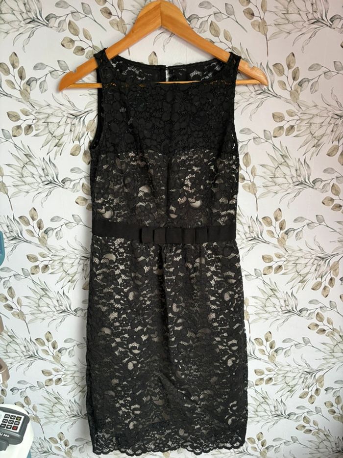Robe de cocktail en dentelle noir chic 123