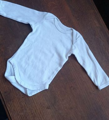 (N°4) body blanc manches longues 1 mois