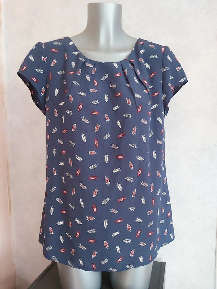 🦋 Top fluide bleu et plumes - photo numéro 2