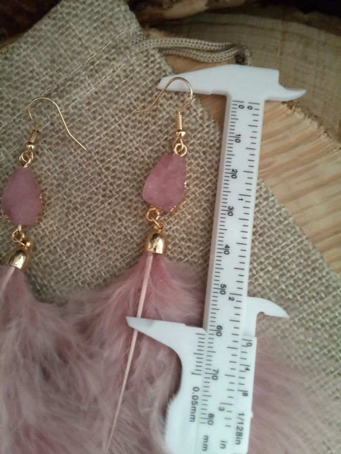Boucles d'oreilles bohèmes plumes vieux rose - photo numéro 3