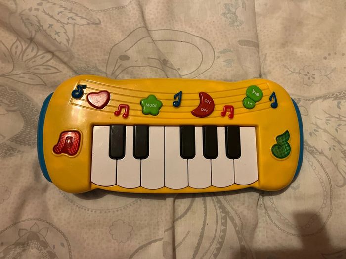 Petit piano / synthé musical et lumineux