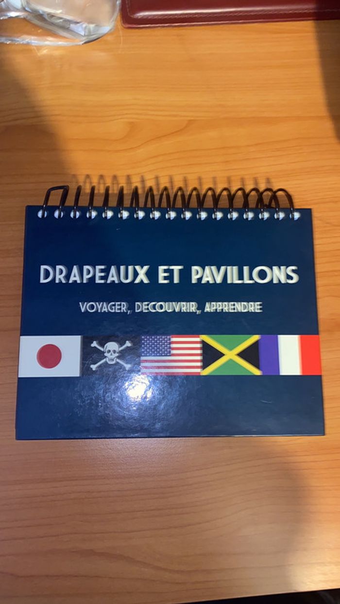 Livre drapeaux et pavillons
