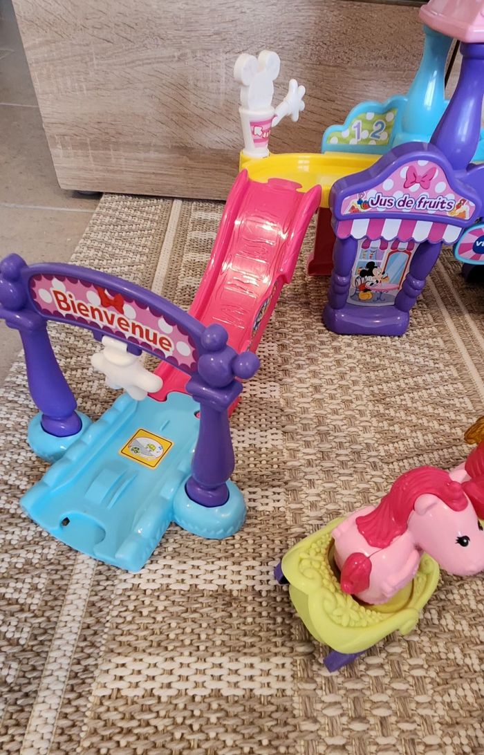 La Boutique des Minnie + La Balançoire des Licornes  + Le Camping Car Magique - photo numéro 2