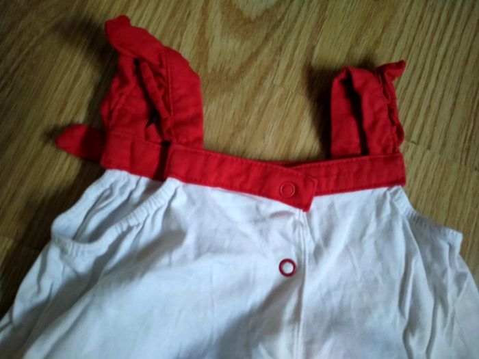 Débardeur blanc bretelles rouges. Disney Baby. Bebe 18 mois - photo numéro 7