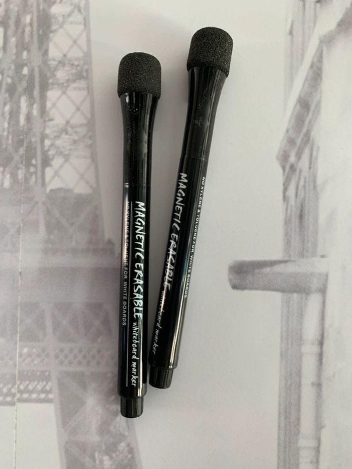 Lot de 2 marqueurs noirs effaçables aimantés