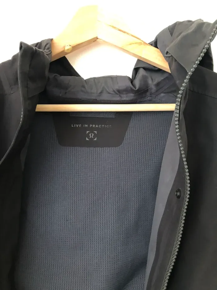 Veste imperméable Lululemon M - photo numéro 2