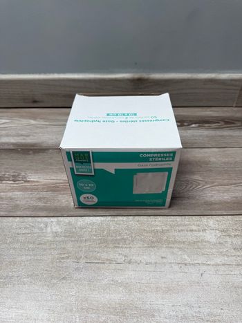 Compresse stérile 10 x 10 cm.