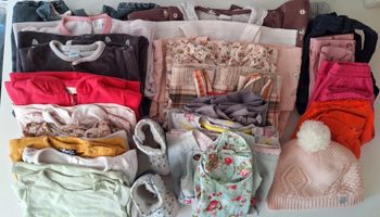 Lot de 26 articles bébé fille en 6 mois