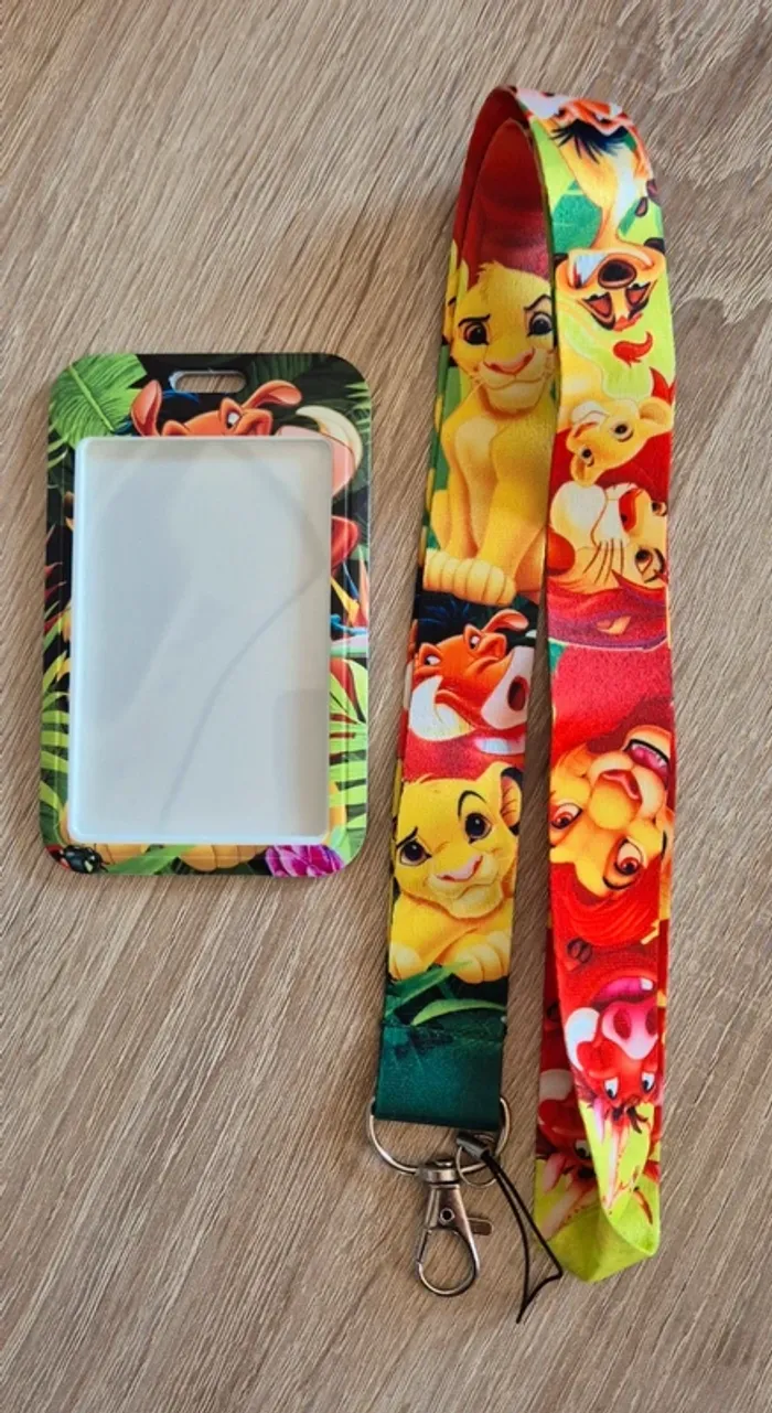 Porte carte d'identité Le Roi Lion avec une lanière fantaisie. - photo numéro 4