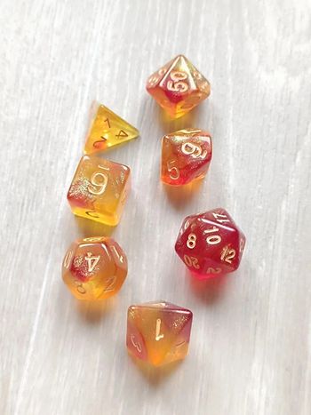 Lot de 7 dés ambré irisé originaux pour activités