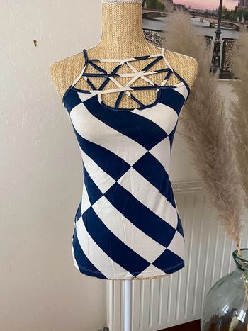 Haut bleu et blanc