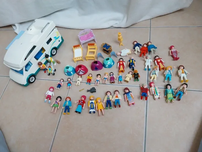 Camping car playmobil et personnages