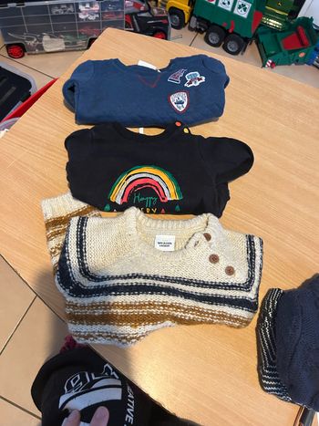 Lot de 3 pulls taille 6 mois