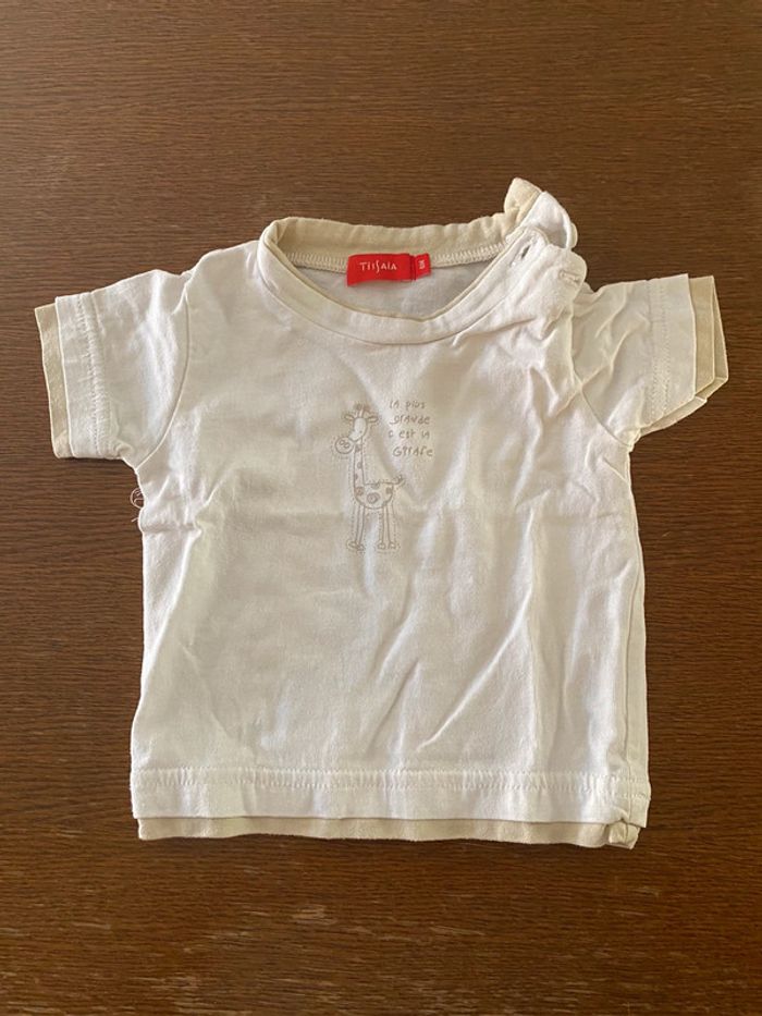 T-shirt blanc et beige