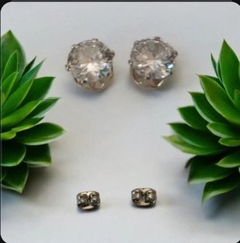 Boucles d'oreilles en strass  En très bon état