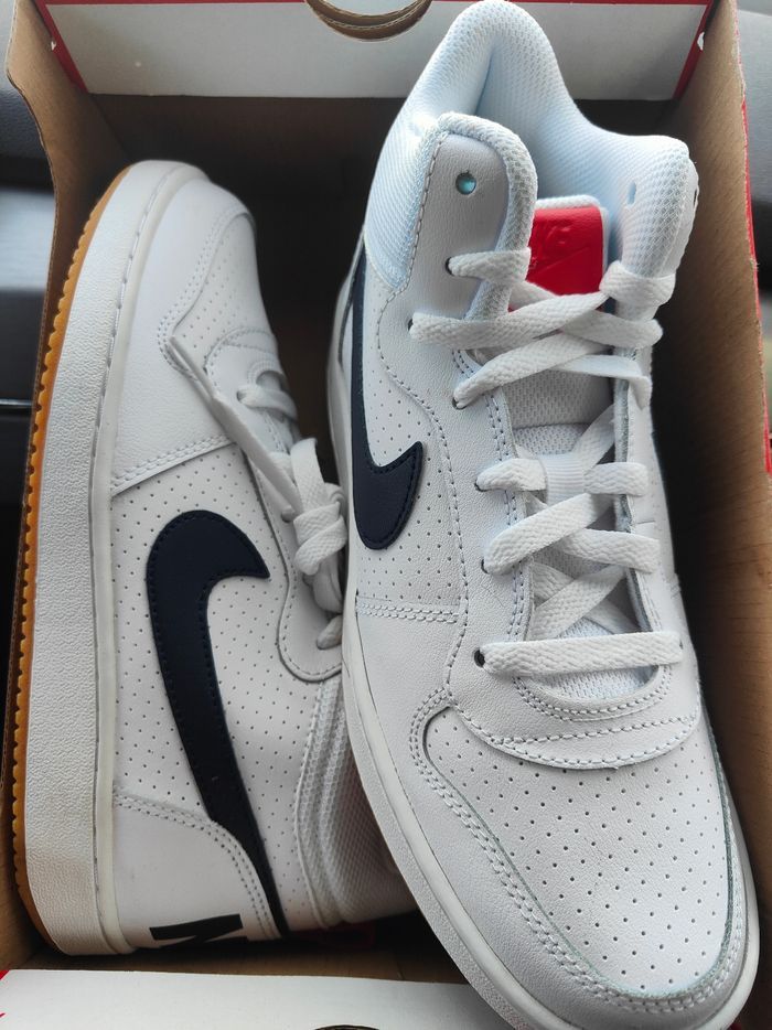 Nike air Court bourough pointure 40 neuve - photo numéro 3