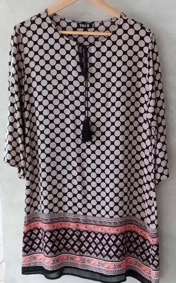 Jolie robe manches 3/4