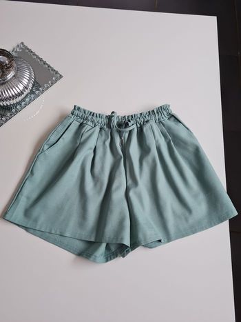 Joli short vert d eau taille m
