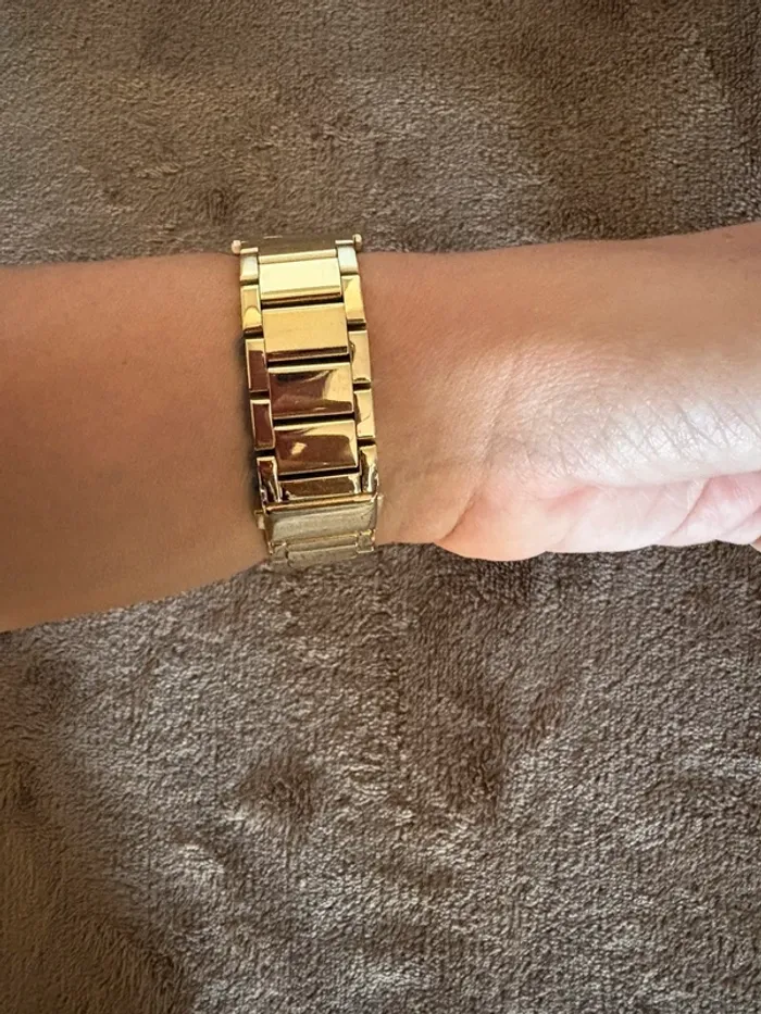Montre femme Michael Kors doré en bon état - photo numéro 13