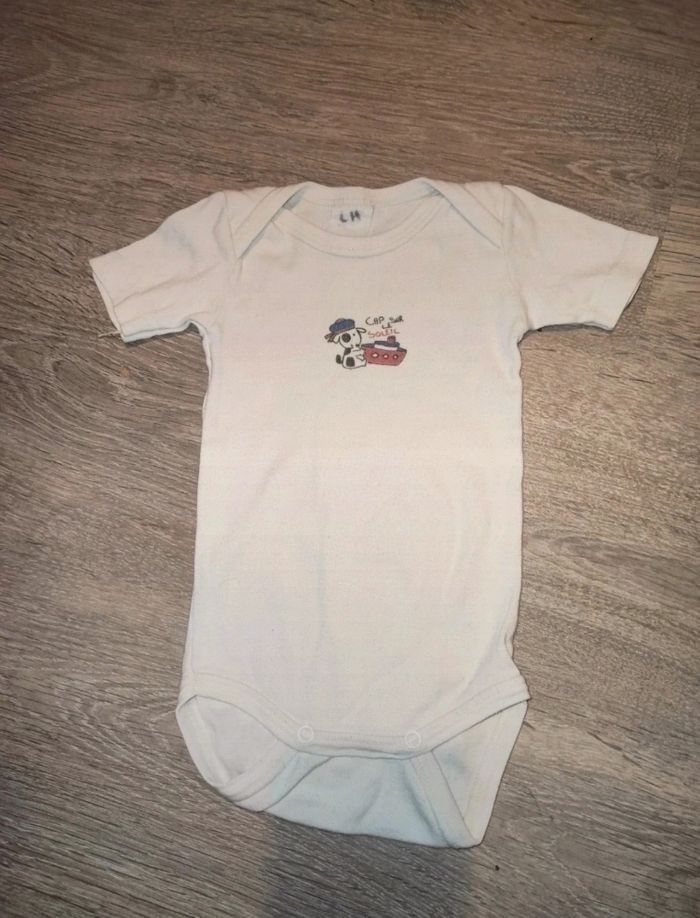 Lot de 4 bodies 3 mois - photo numéro 4