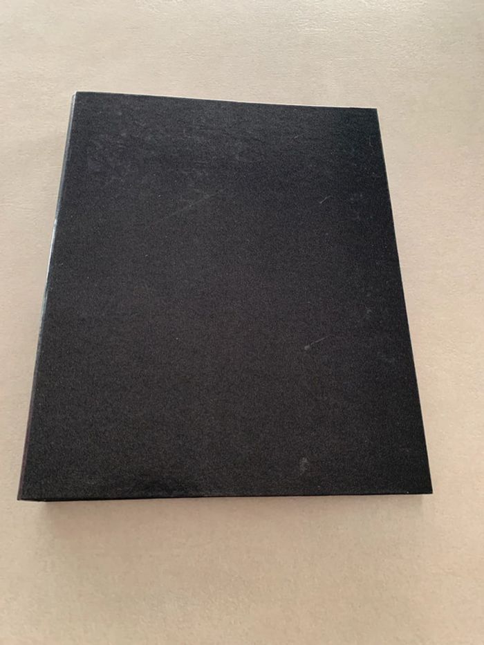 Classeur A4 noir neuf