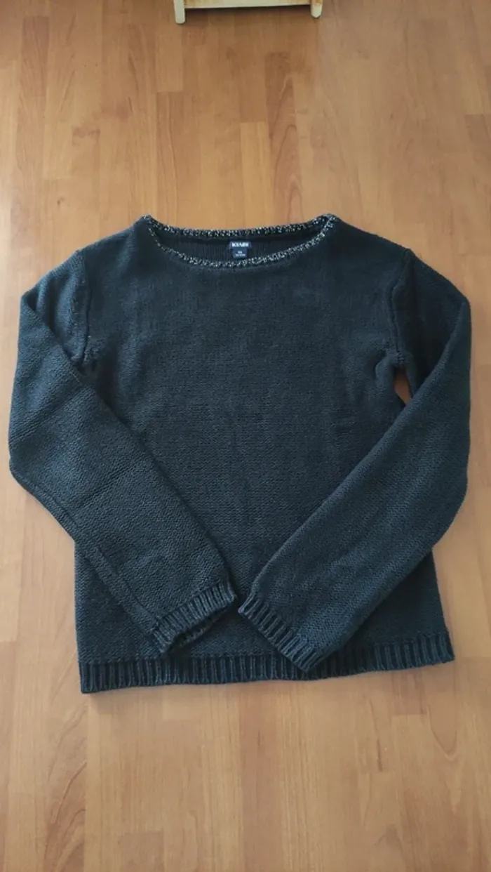 Pull noir manches longues Kiabi taille 8 ans