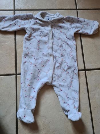 Pyjama pression devant petit bateau