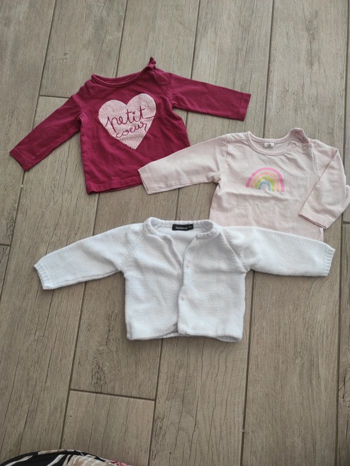 Lot bébé fille 6 mois t-shirt et gilet