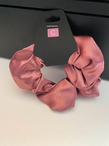 Chouchou matière satinée rose