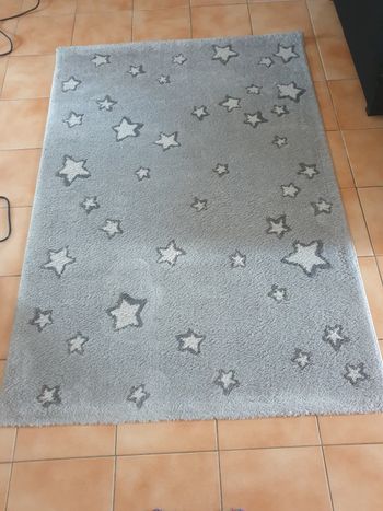 Tapis étoiles chambre d'enfant 