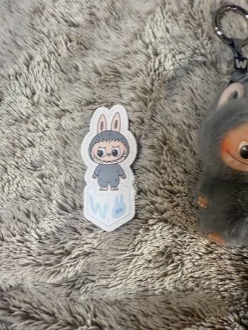 Labubu pin for love lettre W