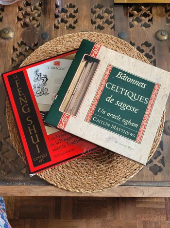 Lot 2 coffrets feng shui et oracles