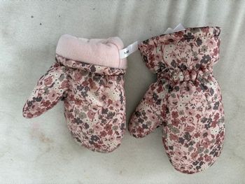 Moufles fleuries roses 110/128