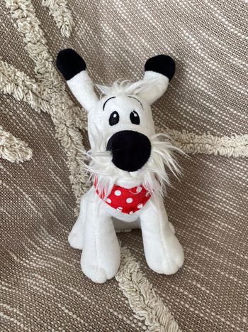 Peluche doudou 18cm Astérix et obélix chien idefix blanc et bandana rouge à pois parfait état