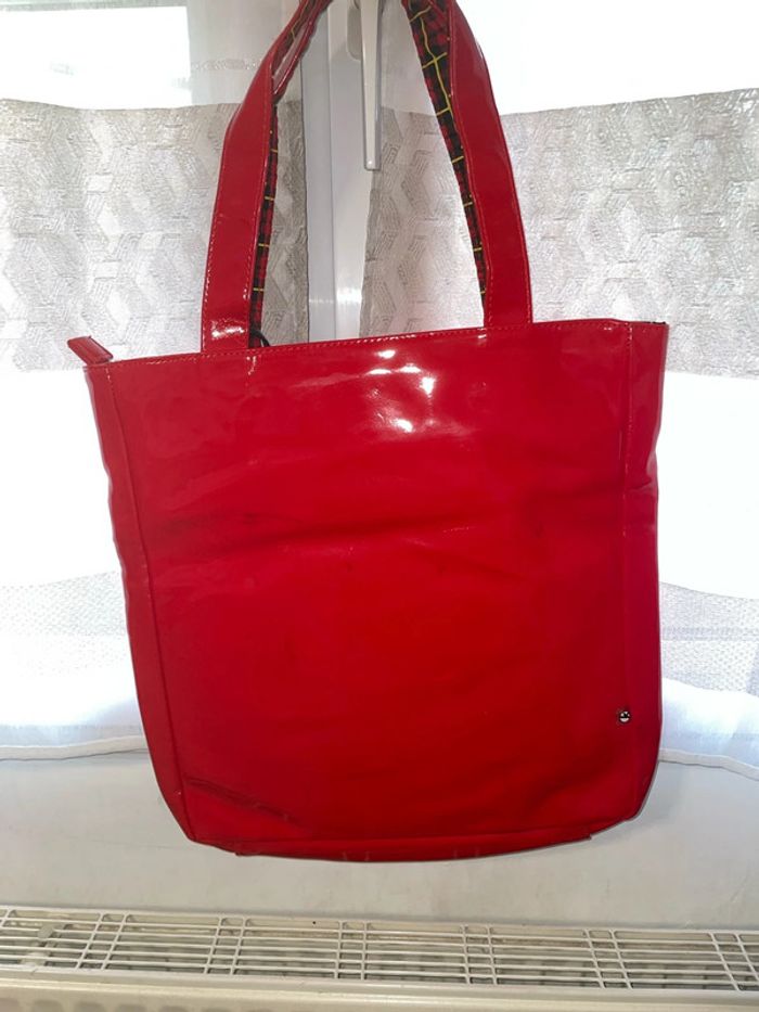 Sac Hello Kitty rouge vernis - photo numéro 5