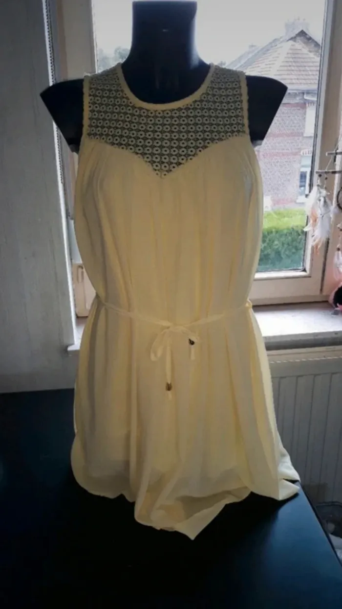 Robe jaune pâle - photo numéro 4