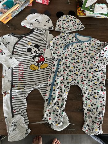 Lot 2 pyjamas Mickey avec bonnet