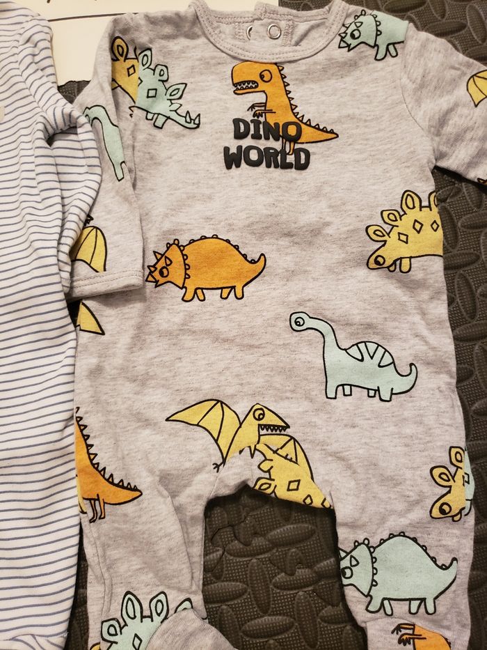 Pyjamas 1 mois - photo numéro 3