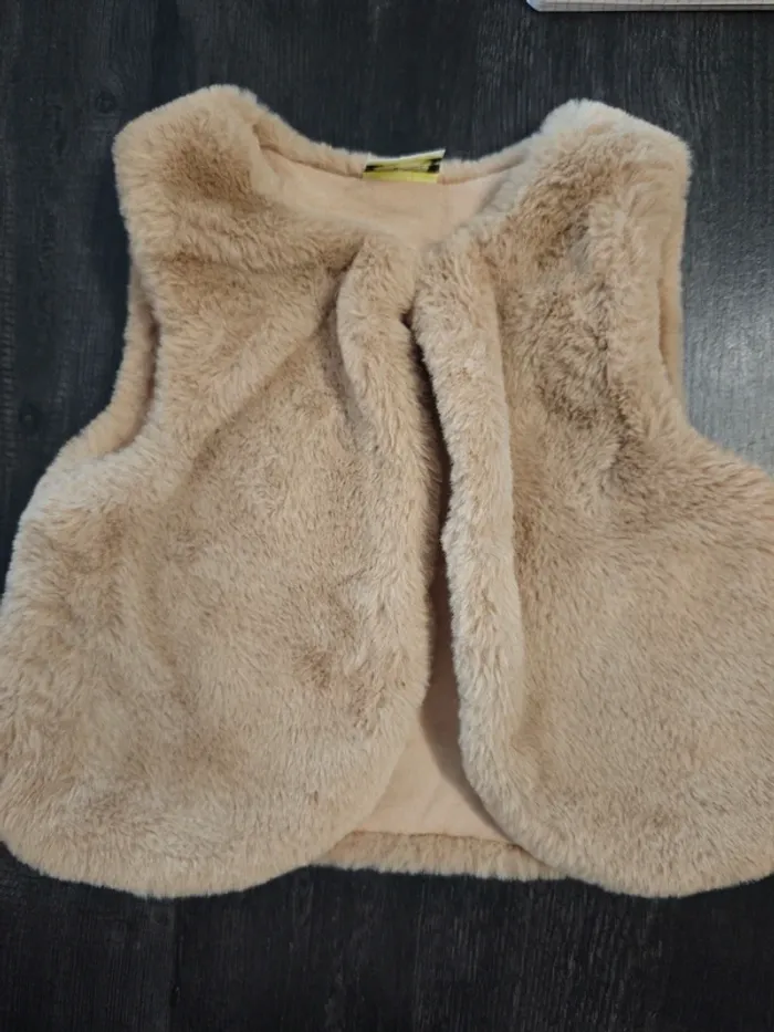 Lot 2 vestes sans manches fourrures toutes douces - photo numéro 4