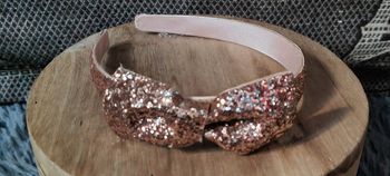 Serre tête rose à strass