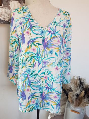 Blouse multicolore, manches 3/4, légèrement transparente. Atlas. Taille 42/44, 52cm aux aisselles.