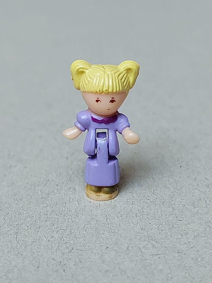 Polly pocket figurine