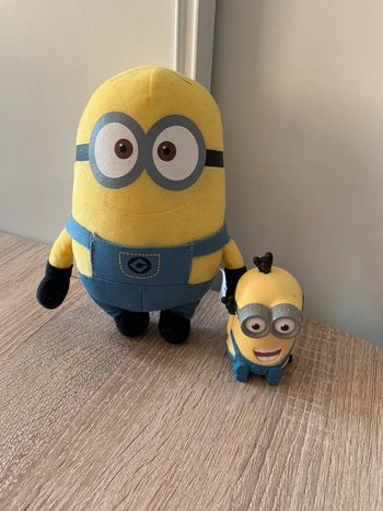 Peluche les minions 2 + figurine