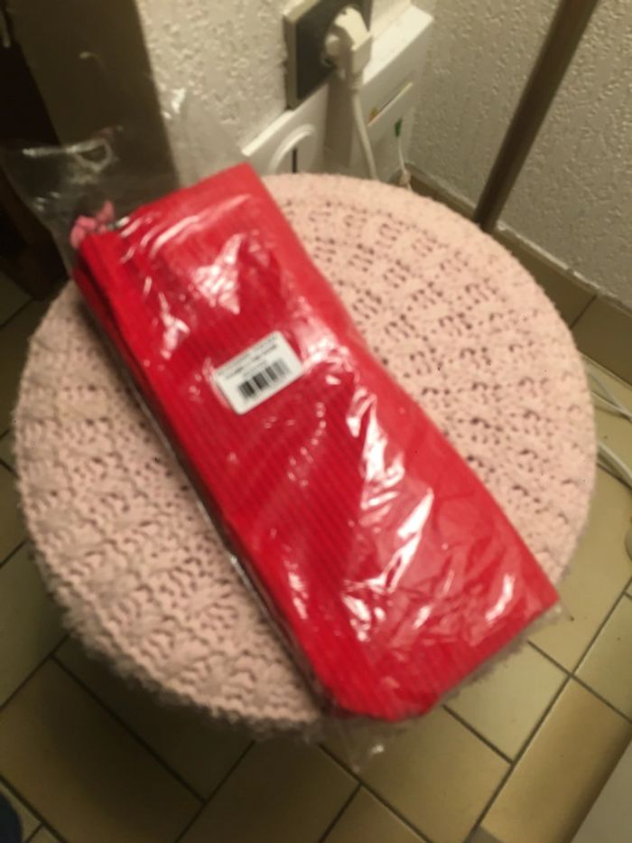 Petit sac en velours rouge - photo numéro 2