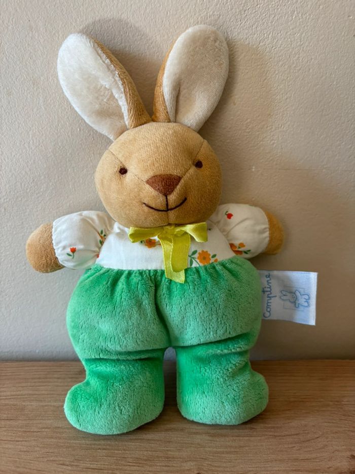 Doudou hochet lapin vert blanc fleurs grelot comptine