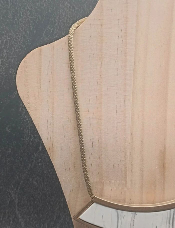 Collier plastron effet marbre - photo numéro 3