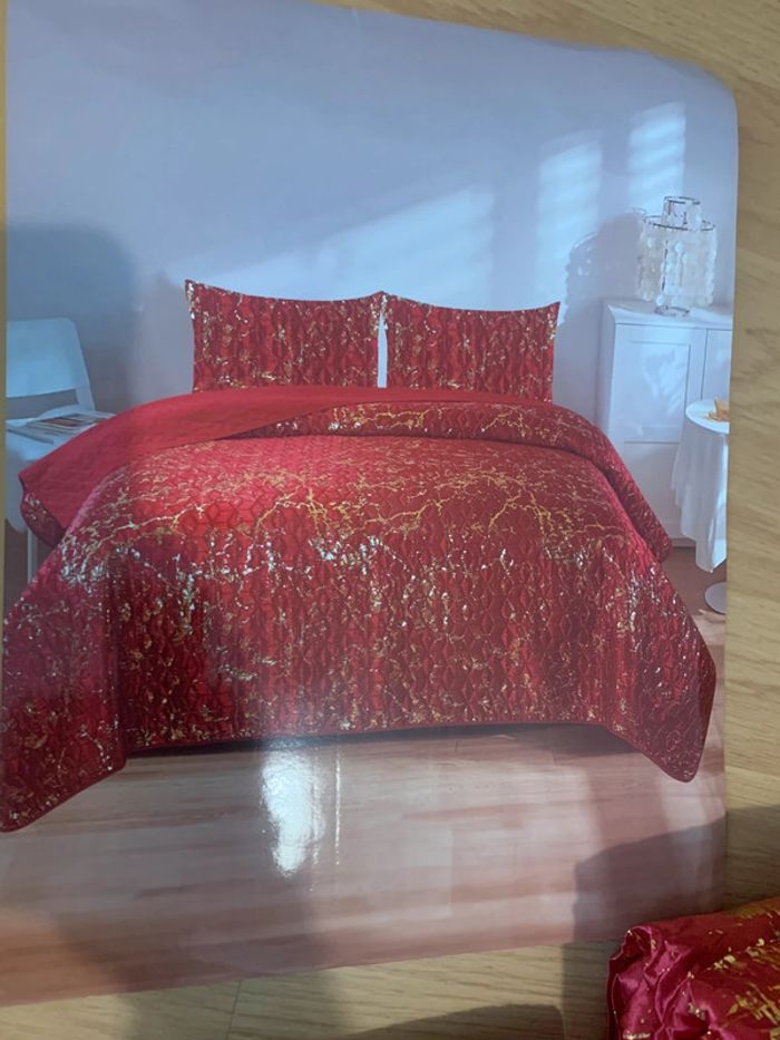 Couvre lit 2,30x2,50 plus 2 taies de oreiller 🍭🍭 - photo numéro 2